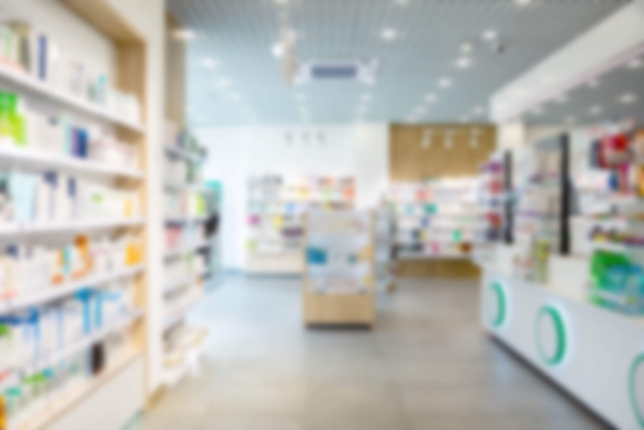 Verschwommene Aufnahme einer Apotheke von innen